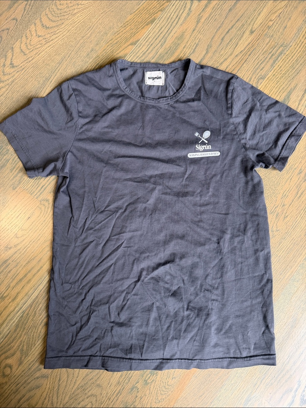 Short-Sleeve Crew Tee in Charcoal
